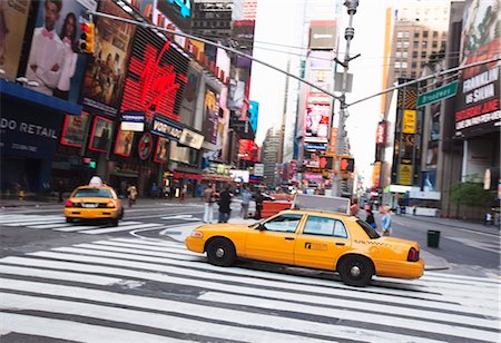 fußgängerüberweg - Taxis in Midtown, Times Square Manhattan, New York City, New York, Vereinigte Staaten, Nordamerika Stockbilder - Lizenzpflichtiges, Bildnummer: 841-03454432
