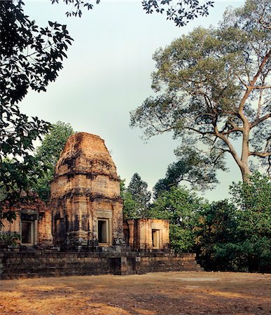 simsearch:841-03489518,k - Prasat Bei dating from the 10th century, Angkor, UNESCO World Heritage Site, Cambodia, Indochina, Southeast Asia, Asia Stock Photo - Rights-Managed, Code: 841-03489508