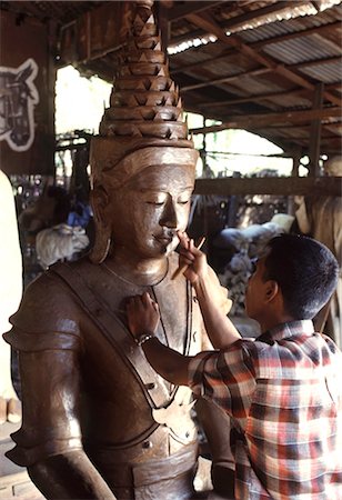 scultore (uomo e donna) - A sculptor making a wax image prior to casting in bronze. Mandalay, Myanmar (Burma), Asia Fotografie stock - Rights-Managed, Codice: 841-03489524