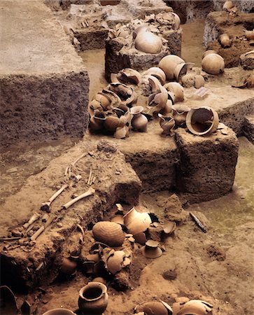 pottery - Excavation of the prehistoric site of Ban Chiang, Thailand, Southeast Asia, Asia Foto de stock - Con derechos protegidos, Código: 841-03489542