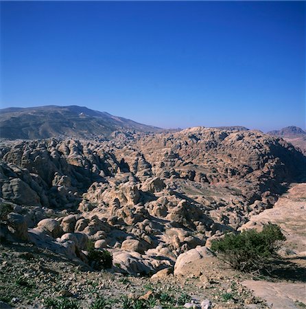 simsearch:841-02946162,k - The Jabal al-Khubtha Massif, which hides Petra from Wadi Musa town, viewed from Beidha, Jordan, Middle East Foto de stock - Con derechos protegidos, Código: 841-03489634