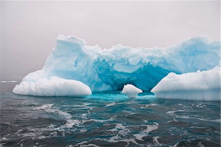 simsearch:841-03057728,k - Iceberg, near Yalour Island, Antarctic Peninsula, Antarctica, Polar Regions Foto de stock - Con derechos protegidos, Código: 841-03489735