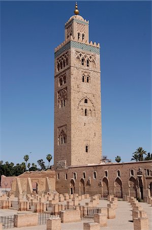 simsearch:841-05786048,k - The Koutoubia minaret in the heart of the old medina next to a mosque of the same name, built in the 12th century, Marrakesh, Morocco, North Africa, Africa Foto de stock - Con derechos protegidos, Código: 841-03489908