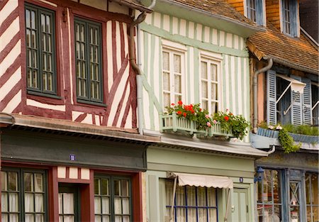 simsearch:841-05784297,k - Colourful half timbered houses with geranium filled flower boxes in Beaumont en Auge, Normandy, France, Europe Stock Photo - Rights-Managed, Code: 841-03483704