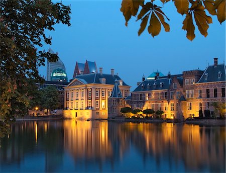 simsearch:841-02919406,k - Mauritshuis and government buildings of Binnenhof at night, Hofvijver (Lake Hof Vijver), Den Haag (The Hague), Holland (The Netherlands), Europe Stock Photo - Rights-Managed, Code: 841-03490164