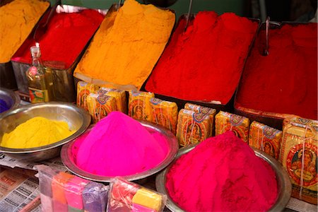 simsearch:841-06344666,k - Poudres à base de plantes colorées sur le marché à Mysore, en Inde, Asie Photographie de stock - Rights-Managed, Code: 841-03505081