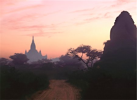 pagan - Ananda Temple at dawn, Bagan (Pagan), Myanmar (Burma). Asia Stock Photo - Rights-Managed, Code: 841-03505095