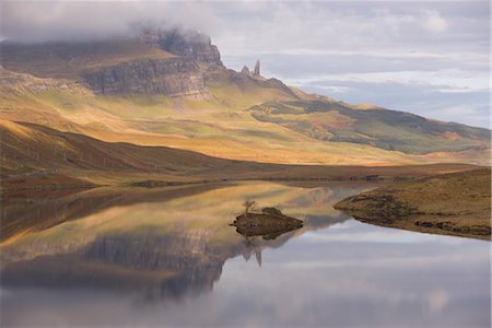 rock formation in scotland - Loch Leathan, The Old Man of Storr, Isle of Skye, Inner Hebrides, west coast, Scotland, United Kingdom, Europe Stock Photo - Rights-Managed, Code: 841-03505115