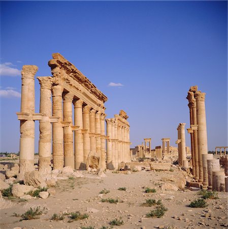 roman ruins middle east - Tetrapylon gréco-romain colonnes rue principale, Ier siècle apr. J.-C., Palmyre, en Syrie, Moyen-Orient Photographie de stock - Rights-Managed, Code: 841-03505265