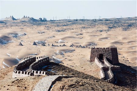 Grande muraille de Chine, aux dunes de sable du désert Tengger dans Shapotou près de Zhongwei, patrimoine mondial UNESCO, Province de Ningxia, en Chine, Asie Photographie de stock - Rights-Managed, Code: 841-03505596