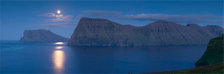 pleine lune - Lever de la lune dans les tournières Kunoy et Vidoy travers Kalsoyarfjordur, de Kalsoy Island, Nordoyar, îles Féroé (îles Féroé), Danemark, Europe Photographie de stock - Rights-Managed, Code: 841-03507820