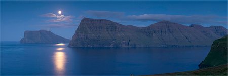 faroe islands - Lever de la lune dans les tournières Kunoy et Vidoy travers Kalsoyarfjordur, de Kalsoy Island, Nordoyar, îles Féroé (îles Féroé), Danemark, Europe Photographie de stock - Rights-Managed, Code: 841-03507820