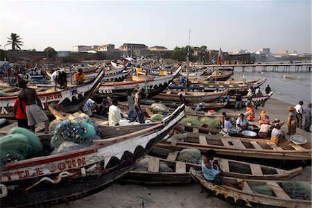 simsearch:600-06368358,k - Fishing boats on the beach in Accra, Ghana, West Africa, Africa Foto de stock - Con derechos protegidos, Código: 841-03507954