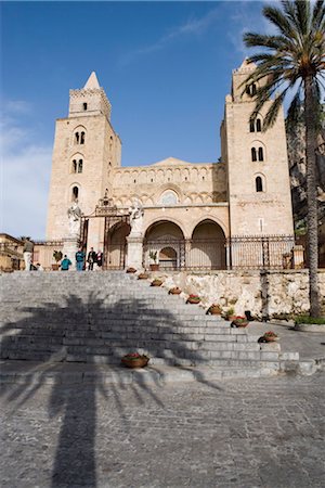 piazza duomo - Shadow of palm tree, and cathedral, Piazza Duomo, Cefalu, Sicily, Italy, Europe Foto de stock - Con derechos protegidos, Código: 841-03502538