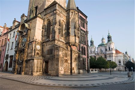 simsearch:841-03502562,k - Tôt le matin, mairie, horloge astronomique, église Saint-Nicolas, place de la vieille ville, Old Town, Prague, République tchèque, Europe Photographie de stock - Rights-Managed, Code: 841-03502557