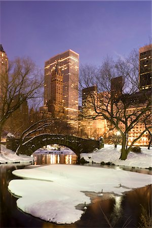 A view of the Gapstow Bridge in Central Park and city skyline at dusk after a snow storm, New York City, New York State, USA Stock Photo - Rights-Managed, Code: 841-03517019