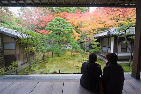 A couple contemplating the autumn colours, Koto in Zen temple dating from 1601, within Daitokuji main temple, Kyoto, Japan Stock Photo - Rights-Managed, Code: 841-03517519