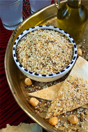 Dukkah (dokka), mélange de noix hachées, des graines et des épices et des saveurs, l'Egypte, l'Afrique du Nord, l'Afrique arabe à sec Photographie de stock - Rights-Managed, Code: 841-03517812
