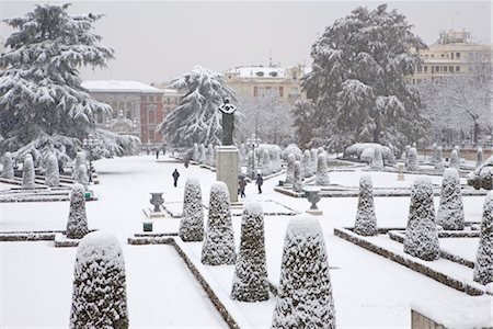 retirar nieve - Retiro Park under snow, Madrid, Spain, Europe Foto de stock - Con derechos protegidos, Código: 841-03518127