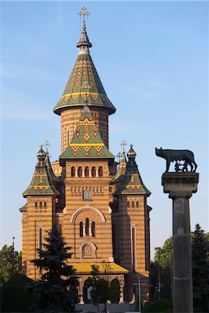 Metropolitan Cathedral and Romulus and Remus column, Timisoara, Romania, Europe Foto de stock - Con derechos protegidos, Código: 841-03518256