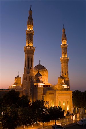 Mosquée de Jumeirah, mosquée plus grande et la plus connue de Dubaï, spectaculairement illuminée la nuit, Dubai, Émirats Arabes Unis, Moyen-Orient Photographie de stock - Rights-Managed, Code: 841-03518273