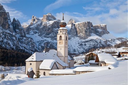 L'église et le village de Colfosco Badia, 1645 et la gamme Sella Massif de montagnes en hiver neige, Dolomites, Tyrol du Sud, du Trentin-Haut-Adige, Italie, Europe Photographie de stock - Rights-Managed, Code: 841-03518349