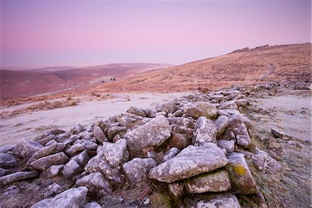 simsearch:862-03353141,k - Frost coats the circular stone perimeter wall of the Bronze Age settlement of Grimspound in Dartmoor National Park, Devon, England, United Kingdom, Europe Foto de stock - Con derechos protegidos, Código: 841-03518698