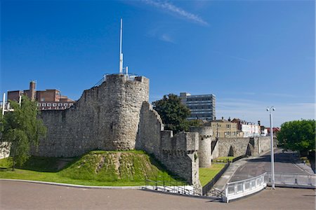 simsearch:841-02721520,k - Arundel Tower and the medieval walls of old Southampton City, Southampton, Hampshire, England, United Kingdom, Europe Stock Photo - Rights-Managed, Code: 841-03518733