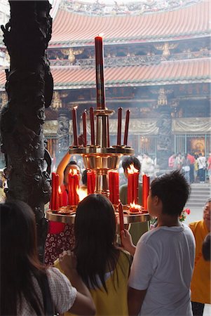 simsearch:841-03035820,k - Menschen Beleuchtung Räucherstäbchen, Longshan-Tempel, Taipeh, Taiwan, Asien Stockbilder - Lizenzpflichtiges, Bildnummer: 841-03518759