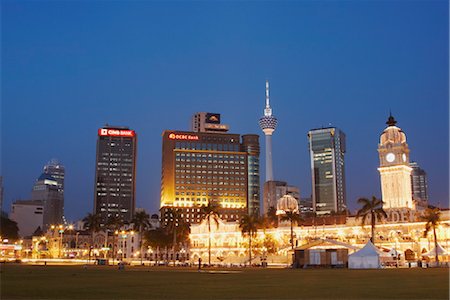 KL Tower, Sultan Abdul Samad Building and city skyline from Merdeka Square, Kuala Lumpur, Malaysia, Southeast Asia, Asia Foto de stock - Direito Controlado, Número: 841-03518750