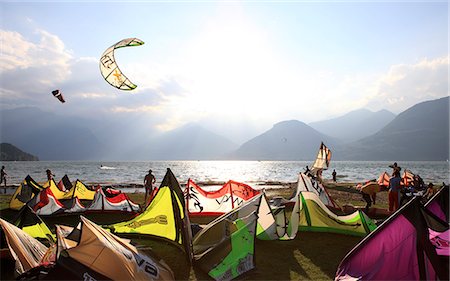 Kite surfers, Colico, Lake Como, Italian Lakes, Lombardy, Italy, Europe Foto de stock - Con derechos protegidos, Código: 841-03518817