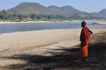 Monk at the Mekong River, Luang Prabang, Laos, Indochina, Southeast Asia, Asia Stock Photo - Rights-Managed, Code: 841-03674116
