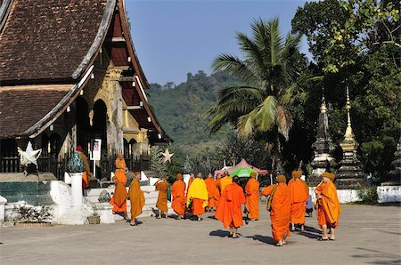 Groupe de moines bouddhistes au Wat Xieng Thong, patrimoine mondial de l'UNESCO, Luang Prabang, Laos, Indochine, Asie du sud-est, Asie Photographie de stock - Rights-Managed, Code: 841-03674117