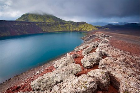 Lac de cratère de Blahylur dans la région de Landmannalaugar, Tjorvafell, 843 m au loin, les régions polaires Fjallabak région, Islande, Photographie de stock - Rights-Managed, Code: 841-03674751