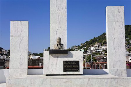 Buste de Benito Juarez dans l'état de Civic Plaza, vieille ville Acapulco, Guerrero, Mexique, Amérique du Nord Photographie de stock - Rights-Managed, Code: 841-03674857