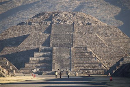 L'Avenue des morts conduisant à la pyramide de la lune, Zone archéologique de Teotihuacan, UNESCO World Heritage Site, Mexique, Amérique du Nord Photographie de stock - Rights-Managed, Code: 841-03675273