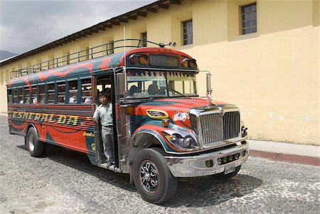 The colorful chicken bus of Guatemala, Antigua, Guatemala, Central America Foto de stock - Con derechos protegidos, Código: 841-03675299