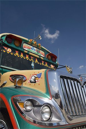 The colorful chicken bus of Guatemala, Antigua, Guatemala, Central America Foto de stock - Con derechos protegidos, Código: 841-03675301