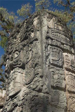 Glyphes mayas du côté de Stela P, Cour Ouest, parc archéologique de Copan, patrimoine mondial de l'UNESCO, Copan, au Honduras, Amérique centrale Photographie de stock - Rights-Managed, Code: 841-03675319