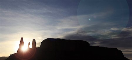 simsearch:841-03028164,k - The evening sun sinks between a triple-monolith in the sandstone cliffs and pinnacles at Monument Valley, Arizona, United States of America, North America Foto de stock - Con derechos protegidos, Código: 841-03675345