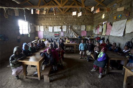pobre - Nursery class in dirt floored classroom, St. Peter's Huruma Primary School, Olkalou, Rift Valley, Kenya, East Africa, Africa Foto de stock - Con derechos protegidos, Código: 841-03675376