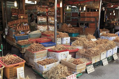 pflanzliches heilmittel - Ginseng, Gyeongdong Markt, größten asiatischen Medizin Markt in Korea, Seoul, Südkorea, Asien Stockbilder - Lizenzpflichtiges, Bildnummer: 841-03675472