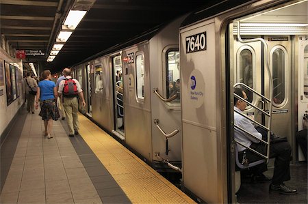 plattform - U-Bahn, Manhattan, New York City, Vereinigte Staaten von Amerika, Nordamerika Stockbilder - Lizenzpflichtiges, Bildnummer: 841-03675588