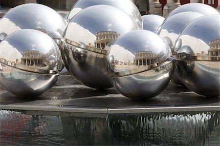 sculpted - Sculpture fountain by Pol Bury at the Royal Palace, Paris, France, Europe Foto de stock - Con derechos protegidos, Código: 841-03675877