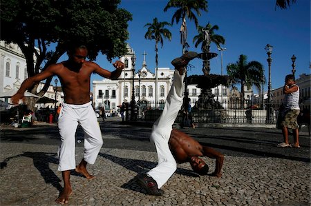pelourinho - Some capoeira fighters on the 16 de novembro Square District of Pelourinho, Salvador de Bahia, Brazil, South America Fotografie stock - Rights-Managed, Codice: 841-03676095