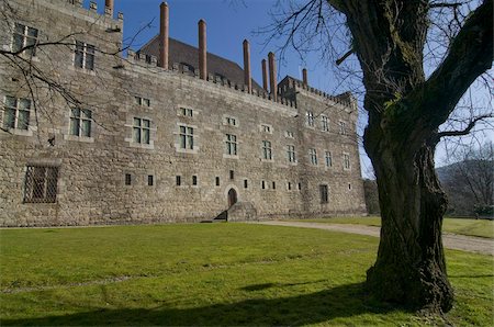 simsearch:841-05847163,k - Le château de Guimarães, patrimoine mondial UNESCO, Guimaraes, Portugal, Europe Photographie de stock - Rights-Managed, Code: 841-03676154