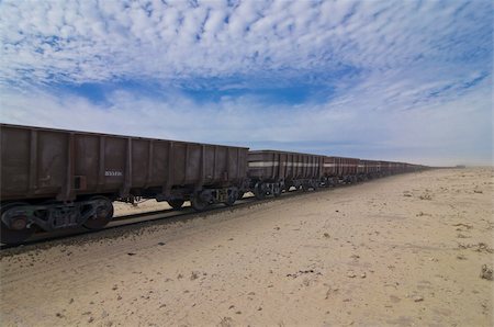 rail transport - Le minerai de fer plus long train du monde entre Zouerate et Nouadhibou, Mauritanie, Afrique Photographie de stock - Rights-Managed, Code: 841-03676280