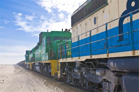 Le minerai de fer plus long train du monde entre Zouerate et Nouadhibou, Mauritanie, Afrique Photographie de stock - Rights-Managed, Code: 841-03676282