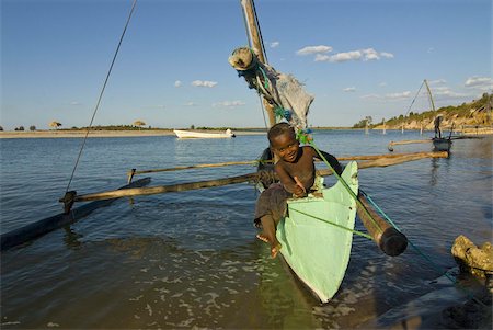 simsearch:841-03676731,k - Young boy in a outrigger canoe, Antsanitian Beach Resort, Mahajanga, Madagascar, Africa Foto de stock - Con derechos protegidos, Código: 841-03676424