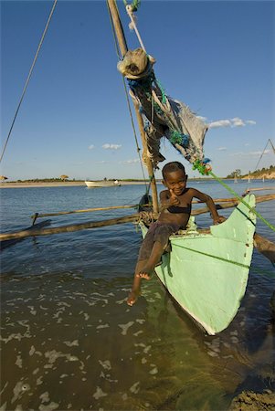 simsearch:841-03676731,k - Young boy in a outrigger canoe, Antsanitian Beach Resort, Mahajanga, Madagascar, Africa Foto de stock - Con derechos protegidos, Código: 841-03676423